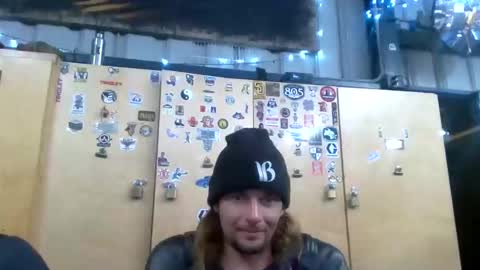 nomadicouple online show from 10-27-25, 05:55