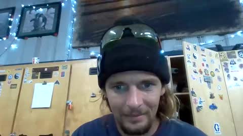 Snapshot of nomadicouple chatting on 11-09-25, 12:20 nomadicouple online show from 11-09-25, 12:20