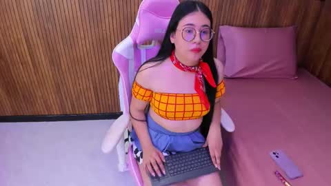 Snapshot of nomi_blue chatting on 12-03-25, 05:04 Nahomi online show from 12-03-25, 05:04