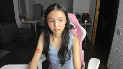 nomi online show from 09-30-25, 04:34