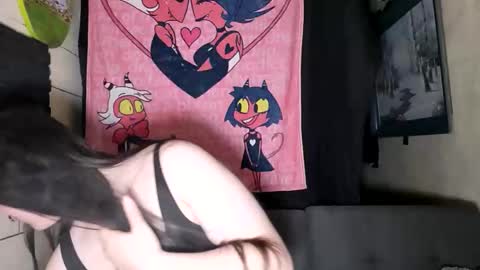 nonbinarybeauty20 online show from 05-10-26, 10:09