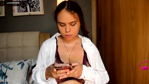 Snapshot of noor_bloom chatting on 06-13-26, 03:15 Soy Ash online show from 06-13-26, 03:15