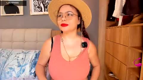 Snapshot of noor_bloom chatting on 06-17-26, 01:34 Soy Ash online show from 06-17-26, 01:34