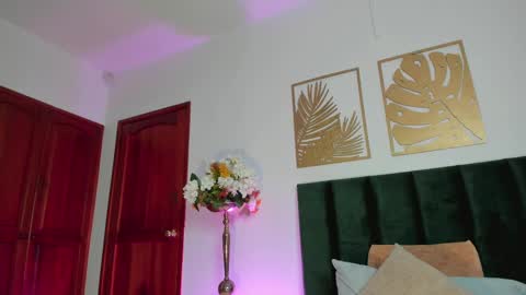 Nora Da Silva online show from 02-25-25, 01:09