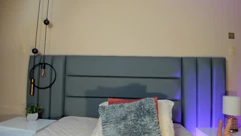 Nora Da Silva online show from 09-25-25, 01:09