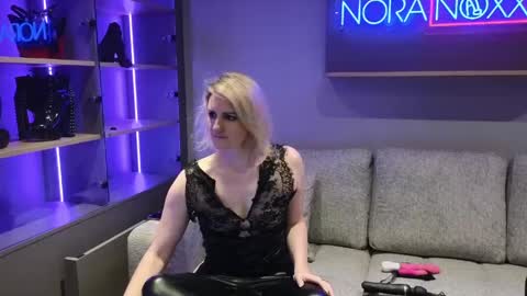 Snapshot of nora_noxx chatting on 05-13-26, 03:31 NoraNoxx online show from 05-13-26, 03:31