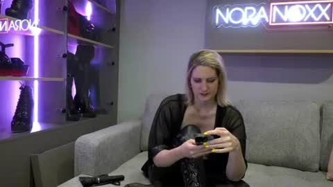Snapshot of nora_noxx chatting on 06-21-26, 08:33 NoraNoxx online show from 06-21-26, 08:33