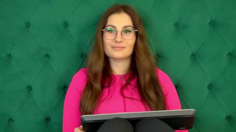 NoraFoxes online show from 01-08-26, 05:54