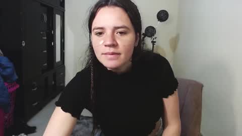 Snapshot of noreen_ chatting on 02-08-25, 02:27 noreen_ online show from 02-08-25, 02:27