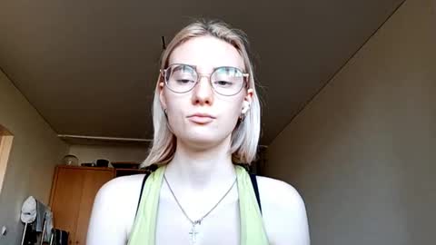 Snapshot of norinebaeza chatting on 10-04-25, 11:52 Lola online show from 10-04-25, 11:52
