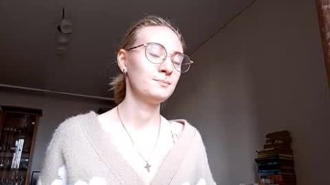 Snapshot of norinebaeza chatting on 10-12-25, 06:01 Lola online show from 10-12-25, 06:01