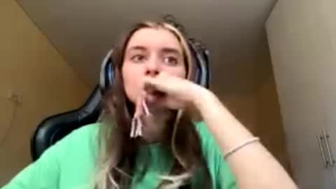 Elena online show from 03-18-26, 10:18