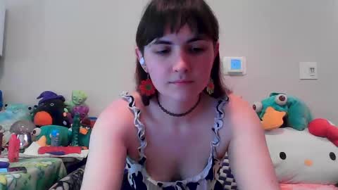 Snapshot of notchocomilky chatting on 09-27-25, 04:23 Milk  online show from 09-27-25, 04:23