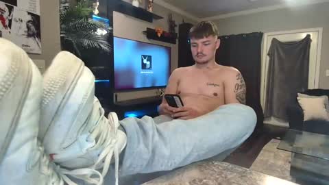 Snapshot of notoribliss chatting on 10-22-25, 03:40 Riley online show from 10-22-25, 03:40