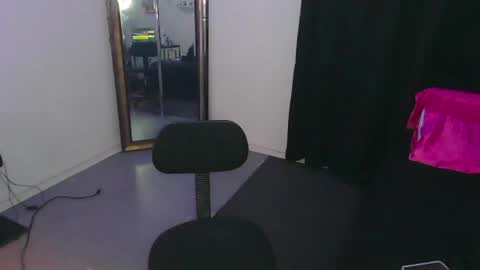 Snapshot of nouveauho3 chatting on 05-25-26, 09:59 Nouveauho3 online show from 05-25-26, 09:59