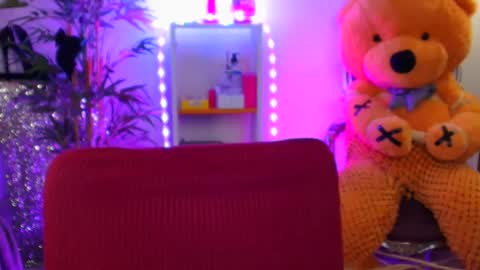 Snapshot of novahollis chatting on 04-05-26, 04:42 NovaX online show from 04-05-26, 04:42