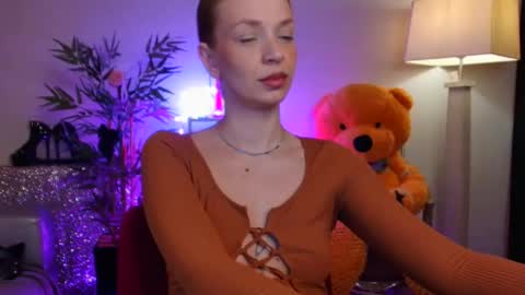 Snapshot of novahollis chatting on 04-06-26, 04:46 NovaX online show from 04-06-26, 04:46