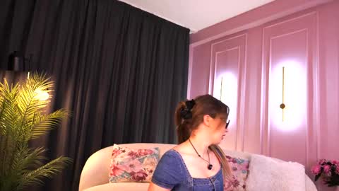 Snapshot of novakainn chatting on 06-08-26, 02:28 novakainn online show from 06-08-26, 02:28