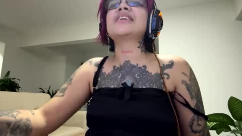 Snapshot of noxarcanee chatting on 01-21-25, 03:15 Goth Darling online show from 01-21-25, 03:15