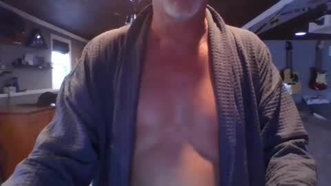 Snapshot of nudistguy194549 chatting on 12-29-24, 07:43 Nudistguy online show from 12-29-24, 07:43