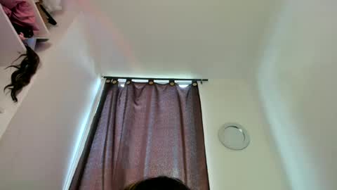 Snapshot of nyalgasai1 chatting on 06-20-26, 04:54 Nia online show from 06-20-26, 04:54