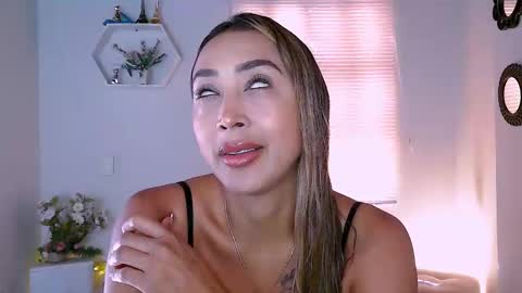 Nycole online show from 03-10-25, 01:32