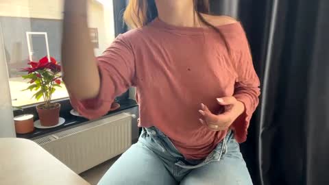 Snapshot of nyconik chatting on 03-10-25, 07:53 Nicol online show from 03-10-25, 07:53