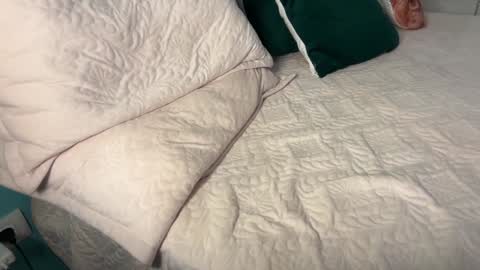 Snapshot of nyconik chatting on 12-16-25, 02:11 Nicol online show from 12-16-25, 02:11