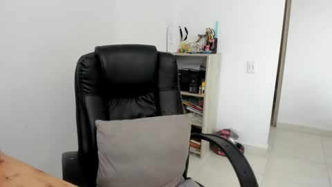 Snapshot of nykhor_paul chatting on 03-28-26, 08:30 Vanessa online show from 03-28-26, 08:30
