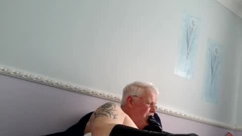 stockings  suspenders mad online show from 05-11-26, 04:37