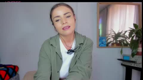 Snapshot of nyusha619933 chatting on 05-11-26, 06:05 Laura nyu online show from 05-11-26, 06:05