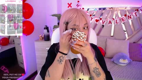 Alex   .    online show from 02-08-25, 09:46