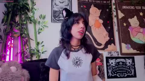 Snapshot of nyx_nayla chatting on 06-05-26, 10:37 online show from 06-05-26, 10:37
