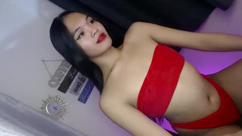 ITS ME NYXIEE online show from 11-30-25, 06:01