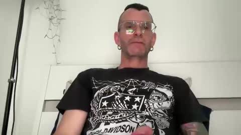 Snapshot of o_johnny_deep_o chatting on 06-10-26, 10:58 Jonathan Deep online show from 06-10-26, 10:58