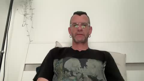 Snapshot of o_johnny_deep_o chatting on 06-13-26, 10:02 Jonathan Deep online show from 06-13-26, 10:02