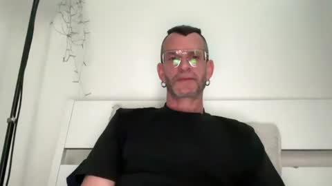 Snapshot of o_johnny_deep_o chatting on 06-15-26, 11:01 Jonathan Deep online show from 06-15-26, 11:01