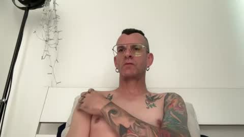 Snapshot of o_johnny_deep_o chatting on 06-17-26, 08:17 Jonathan Deep online show from 06-17-26, 08:17