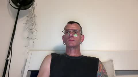 Snapshot of o_johnny_deep_o chatting on 07-05-26, 10:17 Jonathan Deep online show from 07-05-26, 10:17