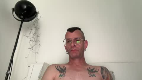 Snapshot of o_johnny_deep_o chatting on 07-12-26, 06:04 Jonathan Deep online show from 07-12-26, 06:04