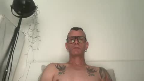 Snapshot of o_johnny_deep_o chatting on 07-27-26, 09:27 Jonathan Deep online show from 07-27-26, 09:27
