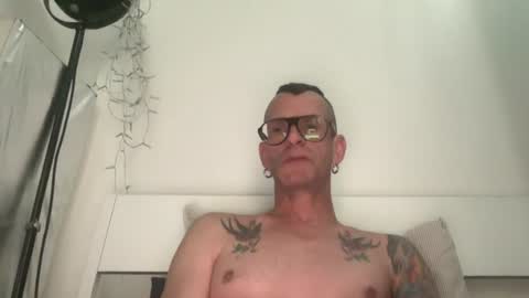 Snapshot of o_johnny_deep_o chatting on 07-28-26, 12:12 Jonathan Deep online show from 07-28-26, 12:12
