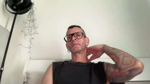 Snapshot of o_johnny_deep_o chatting on 08-01-26, 12:59 Jonathan Deep online show from 08-01-26, 12:59