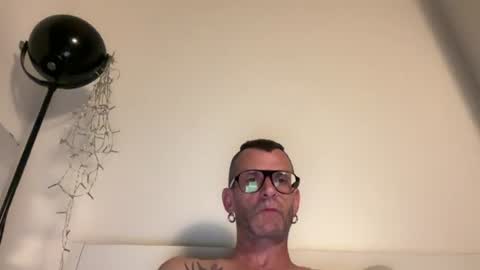 Snapshot of o_johnny_deep_o chatting on 08-04-26, 03:43 Jonathan Deep online show from 08-04-26, 03:43