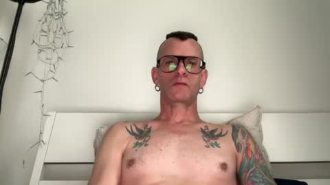 Snapshot of o_johnny_deep_o chatting on 08-06-26, 08:16 Jonathan Deep online show from 08-06-26, 08:16