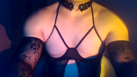 Snapshot of obscuraboy chatting on 06-16-26, 10:12 Doxy online show from 06-16-26, 10:12