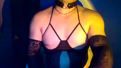 Snapshot of obscuraboy chatting on 06-28-26, 10:27 Doxy online show from 06-28-26, 10:27