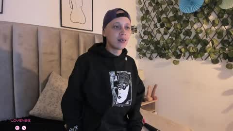 Sara Help me reach 1000 followers online show from 06-05-26, 04:02