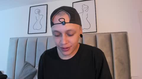 Sara Help me reach 1000 followers online show from 06-06-26, 04:12