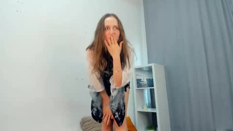 Snapshot of obsidiva chatting on 05-20-26, 03:18 Elis online show from 05-20-26, 03:18